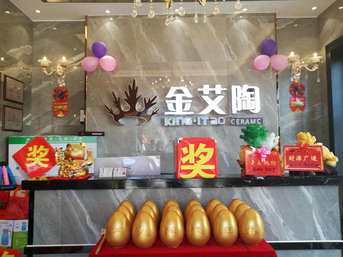 2017年10月1日，陶瓷一線品牌金艾陶瓷磚衡陽店盛裝開業(yè)，這是一場充滿歡呼和雀躍的讓利盛宴。