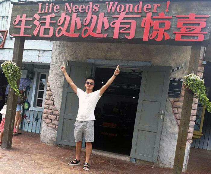 身為年輕一代的90后，但他看起來卻比同齡人多了那份沉穩(wěn)，他就是本次專訪的新聞人物——湖南岳陽總代理秦志雄。